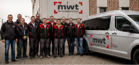 Team von Meyer Wärmetechnik mit Servicefahrzeug